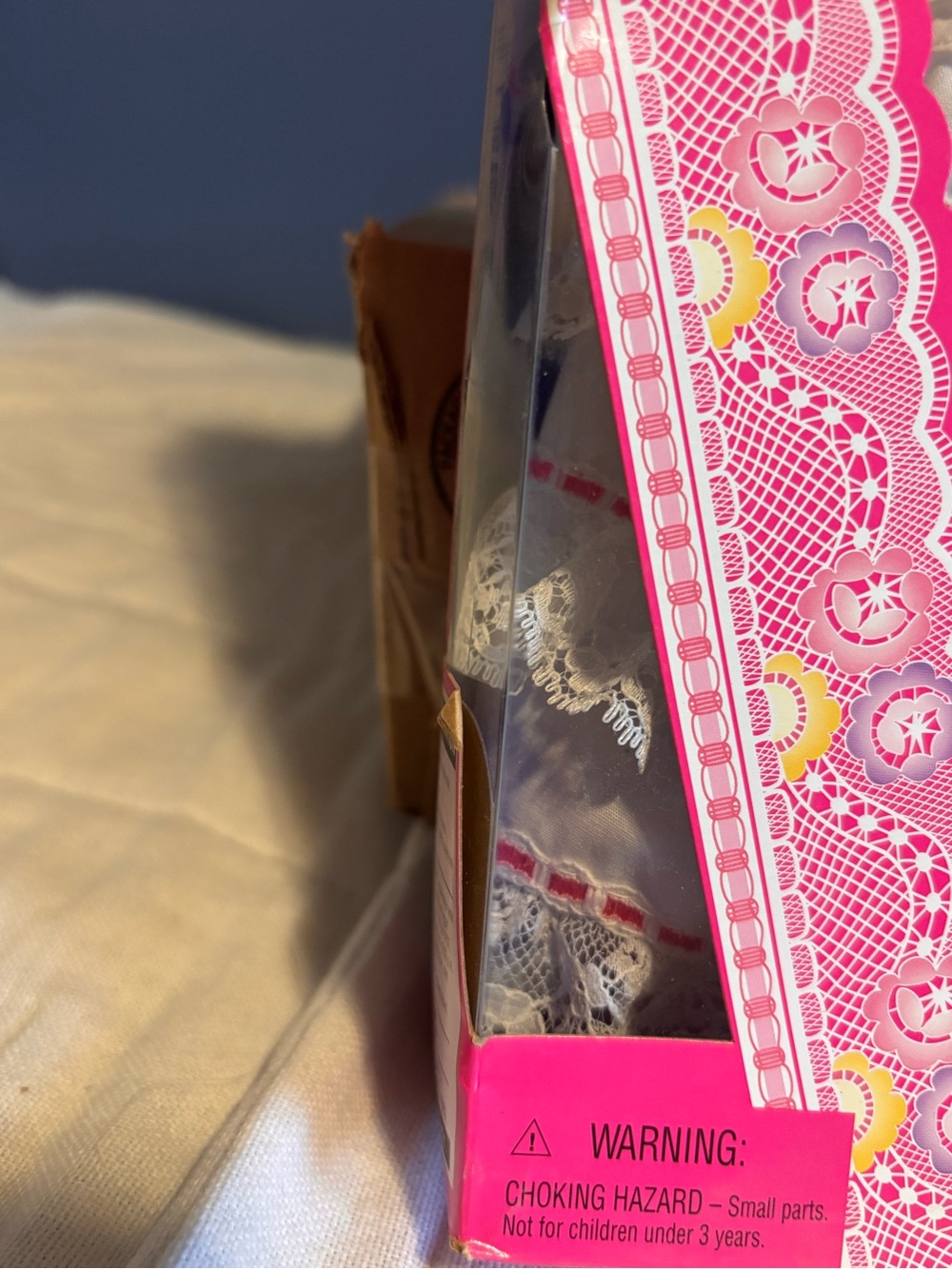 Mattel Barbie Dolls of the World Puerto Rican Collector Edition 1996 NRFB. - Picture 2 of 4